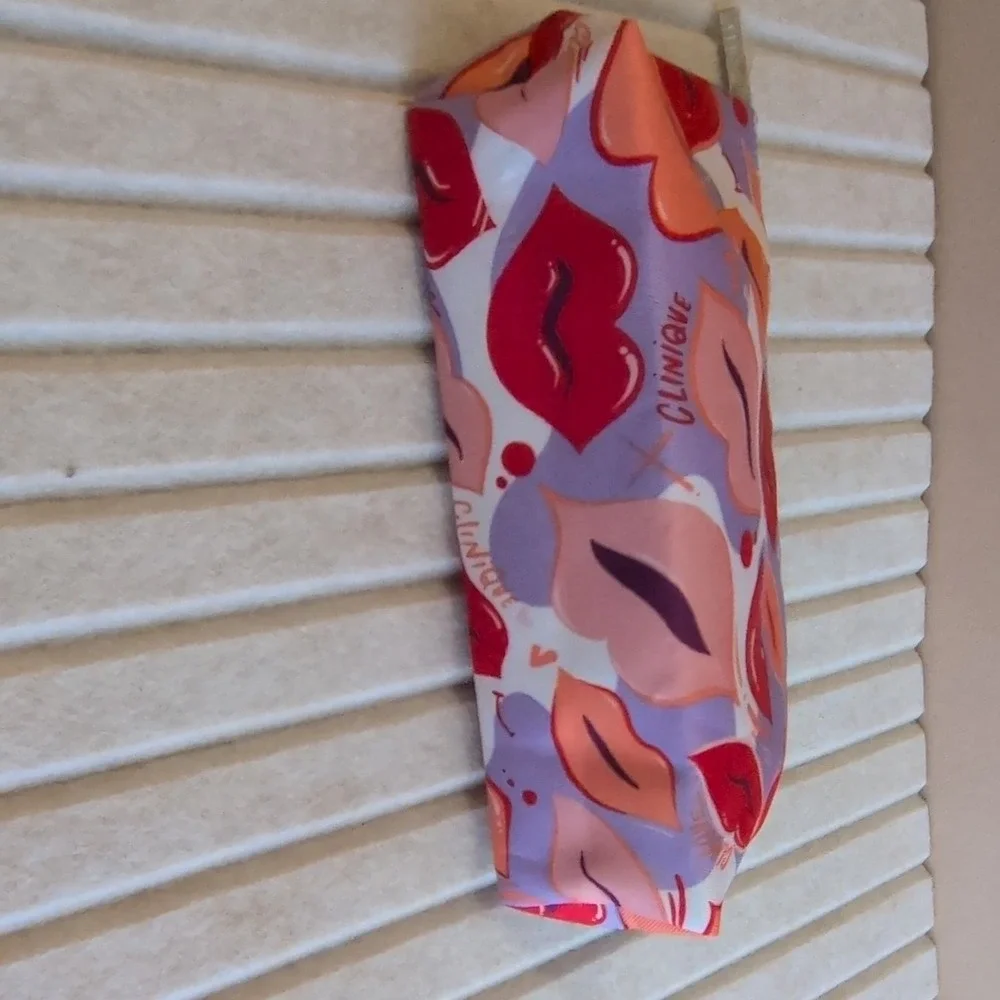 Clinique Makeup Bag Lips Print Purple Red Pink Orange White Fabric Zipper